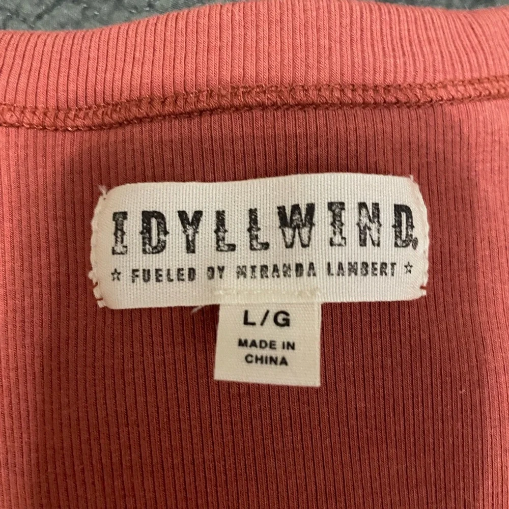 Idyllwind Coral Tank Top with Button Detail - Picture 3 of 3